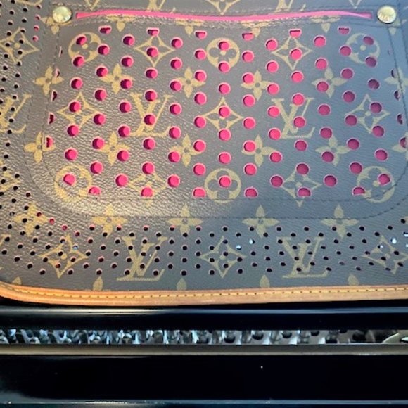 Louis Vuitton Perforated Musette Fuschia with DUSTBAG - Picture 3 of 15